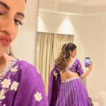 Akshara Singh Instagram - Mirror selfie is important at times 🫶🏻😘📷🌸✨ Love yourself ♥️ @anushkajain_designs @fashion_stylist_7 #aksharasingh