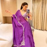 Akshara Singh Instagram - Mirror selfie is important at times 🫶🏻😘📷🌸✨ Love yourself ♥️ @anushkajain_designs @fashion_stylist_7 #aksharasingh