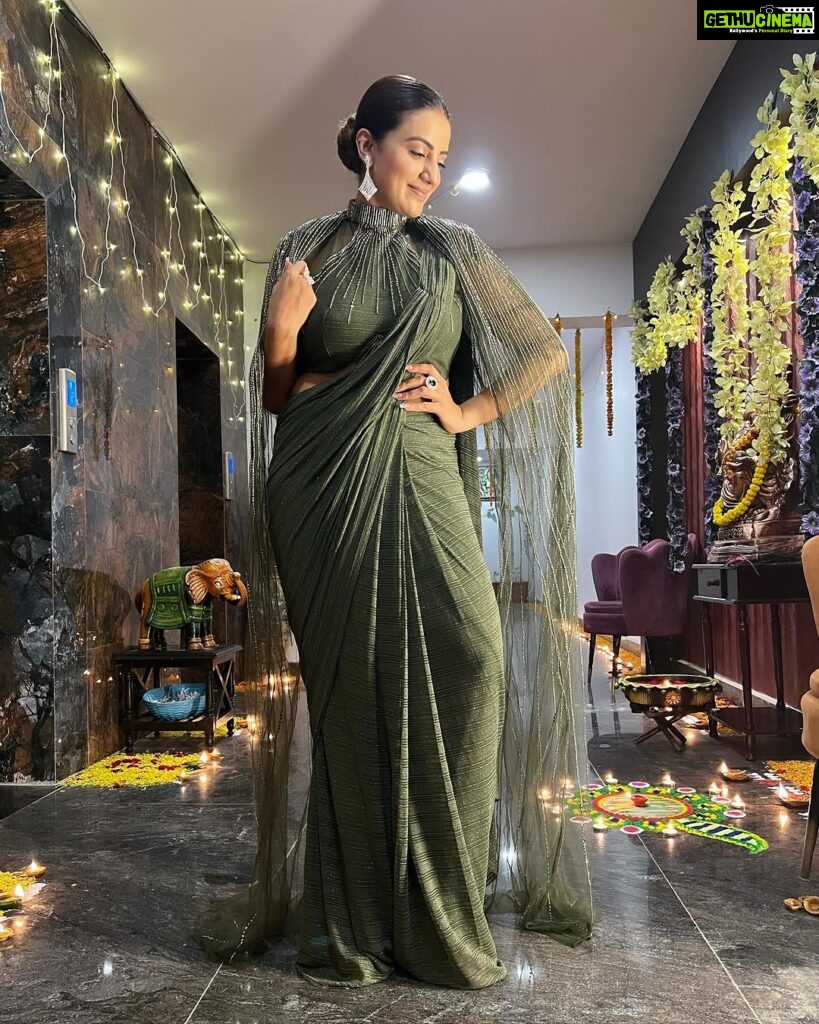 Akshara Singh Instagram - Diwali vibe in green 🪔🌸✨ . . . . Outfit @ramjisons_lajpat_nagar Stylist @fashion_stylist_7 Sajna by me 😁 #aksharasingh #diwali2023 ♥️