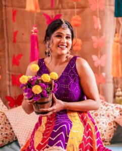 Akshaya Deodhar Instagram - #अहा मेहेंदी ✨🌸
.
Photos by @royalebysvs @sevenvowstories
Beautiful Outfit- @labelsonalesawant
Styling- @stylist.chaitalikulkarni
Makeup - @madhurikhese_makeupartist 
Hair - @komalpashankar_makeupartist 
Jewellery- @chandrakalm_jewellery
Decor- @decorbyketan
Managed by @wechitramedia @n.i.d.s_
.
#AHa #AkshayaDeodhar #AkshayaHardeek