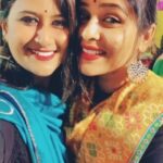 Akshaya Deodhar Instagram - We’ve laugh at the dumbest jokes… We’ve share craziest ideas… We’ve been with each other through thick and thin… And we will continue to be that to each other.❤️ And a fun fact- When we met for the first time we were crazy for each other, & I am glad that we maintained that craziness till now!🤭 Cheers to many more birthdays and happy occasions. Happiest Birthday Darling!❤️ I love you @manasikanetkar . . . . . . Follow me on @josh.marathi @officialjoshapp for more exclusive videos. . . #AkshayaDeodhar #Josh #joshappofficial #JoshApp #JoshMarathi