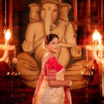 Akshaya Deodhar Instagram - आस लागली तुझ्या दर्शनाची तुला डोळे भरून पाहण्याची कधी उजाडेल ती सोनेरी पहाट गणराया तुझ्या आगमनाची…. . Celebrity - @akshayaddr Location @kalasystudios , @amru_tak Photography @niraj_sarda Decor @the_lounge_productions Artistic Backdrop @artsynovabydamini Makeup @madhurikhese_makeupartist Hair - @komalpashankar_makeupartist Jewellery- @grand_rental_boutique Outfit @saudamini_handloom Blouse - @nishfash_design_studio . . . #ganpati #candid #ganpati2022 #conceptshoot #Smile #ganpatidecoration #puneclickarts #akshayadeodhar #photographersofinstagram #ourmaharashtra #pune_ig #maharashtra_ig #maratha #streetsofmaharashtra #instamarathilover #maharashtra_clickers #insta_maharashtra #incredibleindia #dholtasha #indiapictures #dhol_tasha_lover_ #insta_maharashtra #maharashtra_clickers #marathiactress #maharashtrian_treasures #we_maharashtrian #_indiasb #INDIA_CLICKS #punephotographylovers #tarri_master #NRJ_Photography 📸 @archives.of.pune @pune_ig @puneclickarts @punetimes @bappamajhaofficial @bappamajapune30 @dhol_tasha_lover_ @tarri_master @maharashtramaza100 @maharashtra_ig @maharashtra_desha @being_maharashtrian @beingmaratha_official @onlymaratha96 @marathi_style_of_maharashtra @jay_jay_maharashtra_maza @chatrapati_shivajimaharaj @_marathi_dhol_tashe_ 007maratha @maharashtra_click @rajmudradholtashapathak @maharashtra_click @royalmarathi @dholtashalover @maharashtratil_dhol_tashe @dholtasha_premi Kalasy Studios