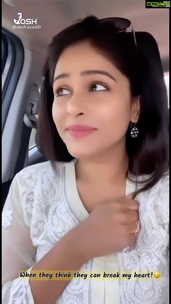 Akshaya Deodhar Instagram - 🤣🤣🤣 . . . . Follow me on @josh.marathi @officialjoshapp for more exclusive videos. . . #AkshayaDeodhar #Josh #RealHai #joshappofficial #JoshApp #JoshMarathi