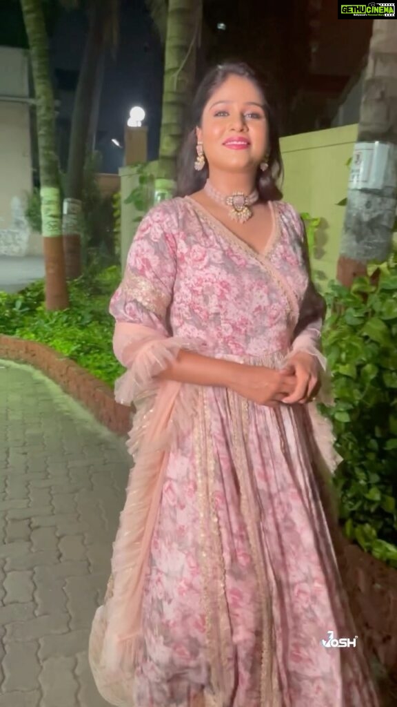 Akshaya Deodhar Instagram - Dil Jhoom Jhoom…!🥰 . . Beautiful dress by @asmiabha ❤️ Collaboration managed by @amru_tak 🤗 . @officialjoshapp @josh.marathi . #AkshayaDeodhar #Josh #JoshApp #JoshAppMarathi #joshmarathi