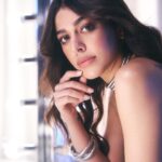 Alaya F Instagram - Hey lovelies! 💃 Had such a blast at the #IMmaya show. @istitutomarangoni_mumbai is truly a gem, shaping the future of fashion right in the heart of our city. The students? Oh, they lit up the stage with their unique and vibrant collections! 🌟 I’ve got a soft spot for a few of the designs (might need to make some space in my wardrobe!). It’s all about that fresh, youthful energy, and I’m absolutely loving it. How fab is that? 😍 #IstitutoMarangoni #IstitutoMarangoniMumbai #IstitutoMarrangoni_Mumbai #alwaysupportalent @istitutomarangoni_mumbai