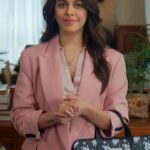 Alaya F Instagram - Time to Upgrade Your Wardrobe and Embrace the Glamour ✨🌟 Elevate your style game this Big Billion Day! Unveiling the chicest Caprese Collection at jaw-dropping prices, exclusively on Flipkart! Grab your favorite designs and let your style speak volumes. From elegant totes to trendy backpacks, we’ve got something for every fashionista! Don’t miss out – the clock’s ticking! ⏰ Hurry and Shop Now - let the shopping spree begin! 🎉 @flipkart @flipkartlifestyle #Caprese #Flipkart #CapreseGirl #CapreseBags #FlipkartSale #BigBillionDay #FlipkartBigBillionDay #Sale #BigBillionDaySale #Handbags #Fashion #Totes #Slings #Purse #Backpack #Wallet #FlipkartBigBillionDays #NaamHiKaafiHai