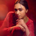 Alisha Prajapati Instagram - Still vibing with ZNMD and painting the world 🌹💫 Photographer: @sarang.sashvat Space & Makeup: @aanalsavaliya Creative Direction/Stylist: @drashtigajjar94 Styling Assistance: @rudradave33 #redaesthetic #fashion #redworld #pinterest #instafashion #explore #creativedesign #alishaprajapati