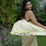 Ameya Mathew Instagram - ലോകത്തിന്റെ എല്ലാ കോണിലുമുള്ള മലയാളികൾക്ക് എൻറെ ഹൃദയം നിറഞ്ഞ 'കേരള പിറവി ആശംസകള്‍' !🙏🏻💫🤍😌 . 📸 @athulraj_photoplay 💄 @neethusmruthy . #keralapiravi #keralite #godsowncountry #❤️ Kochi, India