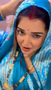 Amrapali Dubey Instagram - जब सोचती हूँ रोमांटिक हीरो वाले एक्सप्रेशन दूँ, विलन टाइप की दिखने लगती हूँ 😦
