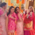 Amrapali Gupta Instagram - We are back after a month ❤️ Shot and choreographed by our favourite director sir @jaladhsharma . #family #actor #loved #blessed #meet #zeetv #payalgupta #guptainji #togetherforever Mumbai, Maharashtra