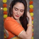 Amruta Khanvilkar Instagram - Ganesh Chaturthi calls for gorgeous hair, and Wella Invigo delivers! Say hello to instant moisture and a head-turning shine that lasts. @wellaindia #WellaHair #Invigo #GaneshChaturthi #WellaIndia #WellaPro #WellaCare #MakeChange #Ad