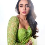 Amruta Khanvilkar Instagram – #letsgogreen 

Wearing @premyabymanishii 
Styled by @nehachaudhary_ 
Hair n makeup @seemaaofficial 
📸 @trilogy_works 

#amrutakhanvilkar #sareelove