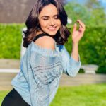 Amruta Khanvilkar Instagram – #cantgetenoughofthislight 
#londondiaries 
#amulivestotravel