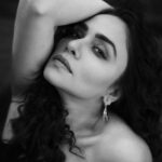 Amruta Khanvilkar Instagram – #blacklove 
📸 @trilogy_works 
@vivedawellnessvillage 

#amrutakhanvilkar #chandramukhi #chandra #selflove Viveda