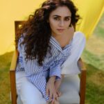 Amruta Khanvilkar Instagram – खुरची काय सोडत नाही मी 😂😂😂😂
Blame it on @trilogy_works 
@vivedawellnessvillage 

#amrutakhanvilkar #chandramukhi #chandra #style #actor #performer Viveda