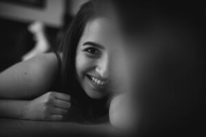 Amrutha Srinivasan Instagram - This picture reminds me of a much simpler time before a lot of things happened. For you, for me, for people around us. 2017 was beautiful in all its awe and flaw. How many ever times I see this set of pictures, it's just like the first time. Never ceases to amaze me. The fact that we had our own world with the JBL Charge 3 inside. Waking up and brewing in bed. I love you Siva kutti. Thanks for showing me new new ways to love myself :) one day, I'm gonna shoot you like this azhagazhaga. Adhukkaagave I'll learn seriya?

 @dignifiedrepose this is the closest I can get to you rn. 2 more days. I come running.