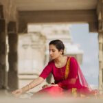 Amrutha Srinivasan Instagram - These pictures from a couple of months ago make me feel great :) I need that today. 😬 For @manjalcouture styled by @lavanya_gopal .MUA @suganthi.themua shot by one more person who seems to make me happy with myself - @vidhyavijay :) this team was all ❤️