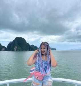 Ananya Agarwal Instagram - blue skies, denim shorts and a salty tan🌺🥥