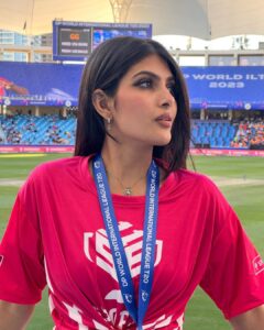 Ananya Rao Instagram - Living the life in Dubai 😍😎 #buzzmakers @sportsbuzz.11 @tgbtroop

#view #dubai #happy #newyear #beautiful #love