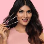 Ananya Rao Instagram – Ready to Up Your Makeup Game? 🙋‍♀️💄✨

Introducing Amazia Professional Makeup Brushes! 🖌️

✨ Hand-sculpted for perfection.
✨ 44 different brushes to choose from.
✨ High-grade synthetic & natural fibers.
✨ Say goodbye to brush marks.

Got questions or want a recommendation? Drop a comment below, and we’ll help you find your perfect brush match! 💬💅
.

.

.
#Amazia #FeelAmazia #AmaziaBeauty #GetReadyWithAmazia #BrandbyVidushiKaul #beautyaccessories #Makeupaccessories #makeuptools #makeup #skincare  #Makeupaccessoriesindia #ProfessionalBrushes #BestBrushes #Brushes #MakeupBrushSet #BeautyEssentials #MakeupBrushes #MakeupArtistry #BeautyTools #CosmeticBrushes #BrushCollection