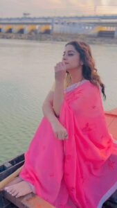 Anara Gupta Instagram - Keh de toh ban jaun mein …. ❤️🧿

#aa #anara #anaragupta #anaraguptareels 

#reelsinstagram #reelitfeelit #reels #reelkarofeelkaro #reelsindia