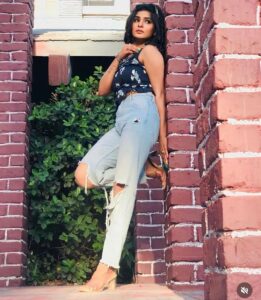 Anara Gupta Instagram - Happy birthday @shrutirao24 🎂 Mahadev ji ki kripa aap pe hamesha bani rehe ,, RISE AND SHINE ALWAYS ❤️🧿

#aa #anara #anaragupta #shrutirao 

#ootd #picoftheday #photography #photo #photooftheday #instagram #instagood #instadaily #instalike #insta