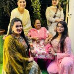 Anara Gupta Instagram - Seeking the blessing of Lord Ganesha with my beloved family and most adorable friends… Ganpati Bappa Morya 🙏 #ganpatibappamorya #chatparty #friends #instagram #ganeshchaturthi
