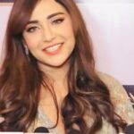 Angela Krislinzki Instagram - I am Grateful to @aarveeentertainment for felicitating me with the award for 'Most stylish and Glamorous icon' 2022. @Shreyastalpade sir, one of the most versatile actors in the industry, made it even more special by presenting it himself to me. Absolutely honoured! #AarveeEntertainment #AarveeAward