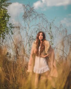 Angela Krislinzki Instagram - Whats your go to colour? I would choose neutrals..
📷 @jvfilms_ 💕