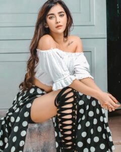 Angela Krislinzki Instagram - 🌸