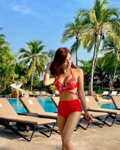 Angela Krislinzki Instagram - Give me some vitamin sea 🐬 #angelakrislinzki