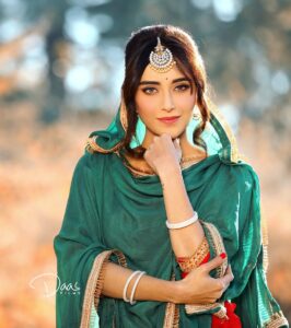 Angela Krislinzki Instagram - The past has no future
Outfits @kheenkhaab_studio_byrav