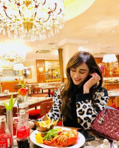 Angela Krislinzki Instagram - Ways to my heart:
1) buy me food
2) make me food
3) be food
