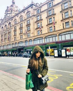 Angela Krislinzki Instagram - when ur designer coat turns out to be pubg games ghille suit 😂😂😂💰💰💰🙈🙈🙈 #ghilliesuit  #pubg