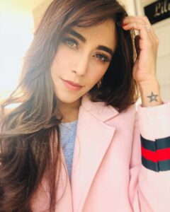 Angela Krislinzki Instagram - Am I dreaming 
Or Am I living
Or am I living my dream 🦋