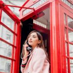 Angela Krislinzki Instagram - Mere piya gaye rangun Kiya hai vahan se telephone Tumhari yaad satati hai Jiya me aag lagati hai 📞 🇬🇧 #filmymohtarma London, United Kingdom