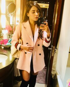 Angela Krislinzki Instagram - Love 💕 happiness 💕laughter to each one u... #happyholidays #bestillandknowthatgodlovesyou