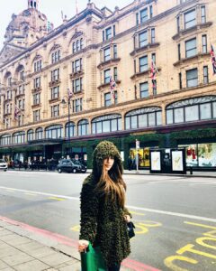 Angela Krislinzki Instagram - when ur designer coat turns out to be pubg games ghille suit 😂😂😂💰💰💰🙈🙈🙈 #ghilliesuit  #pubg