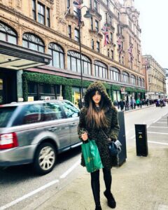 Angela Krislinzki Instagram - when ur designer coat turns out to be pubg games ghille suit 😂😂😂💰💰💰🙈🙈🙈 #ghilliesuit  #pubg