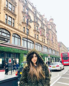 Angela Krislinzki Instagram - when ur designer coat turns out to be pubg games ghille suit 😂😂😂💰💰💰🙈🙈🙈 #ghilliesuit  #pubg