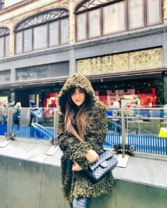 Angela Krislinzki Instagram - when ur designer coat turns out to be pubg games ghille suit 😂😂😂💰💰💰🙈🙈🙈 #ghilliesuit  #pubg