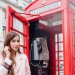 Angela Krislinzki Instagram - Mere piya gaye rangun Kiya hai vahan se telephone Tumhari yaad satati hai Jiya me aag lagati hai 📞 🇬🇧 #filmymohtarma London, United Kingdom