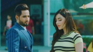 Angela Krislinzki Instagram - New song out today " "NAKHRO" @itejigrewal @mixsingh