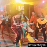 Angela Krislinzki Instagram - New international single coming,,, #punjabigirl With @raftaarmusic @apacheindianhq #Repost @viralbhayani • • • • • Hottie @angelakrislinzki with #apacheindian and @raftaarmusic for #punjabigirl song shoot @viralbhayani