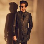 Anil Kapoor Instagram - The golden hour click!! Outfit: @suketdhir Eyewear: @eyevan_official Watch: @cartier Shoes: @louisvuitton Styled by : @kshitijkankaria Makeup Artist: @deepakchauhanartist Hairstylist: @raskarjaipal @whynot_byzeeba 📸: @sheldon.santos Mumbai - मुंबई