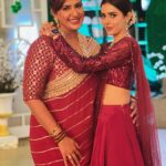 Anisha Hinduja Instagram - The colour of the festive season is #red #❤️ #célébration #festive #festivewear #bonding #happiness #smiles #joy #stayhappy Happy Dhanteras to all of you ❤️🥰