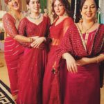 Anisha Hinduja Instagram - The colour of the festive season is #red #❤️ #célébration #festive #festivewear #bonding #happiness #smiles #joy #stayhappy Happy Dhanteras to all of you ❤️🥰