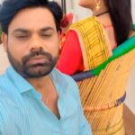 Anjana Singh Instagram - सच्चाई 😀 #wife #husband #marriage #shoot #trending #vedio #set #timepass #love #outdoor
