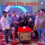 Anjana Singh Instagram - जन्मदिन की पूर्व संध्या पर @anjana_singh_ जी ने गोपालगंज मे सैकड़ो लोगो की मौजूदगी मे जन्मदिन का केक काटा.. #happybirthday #Anjanasingh