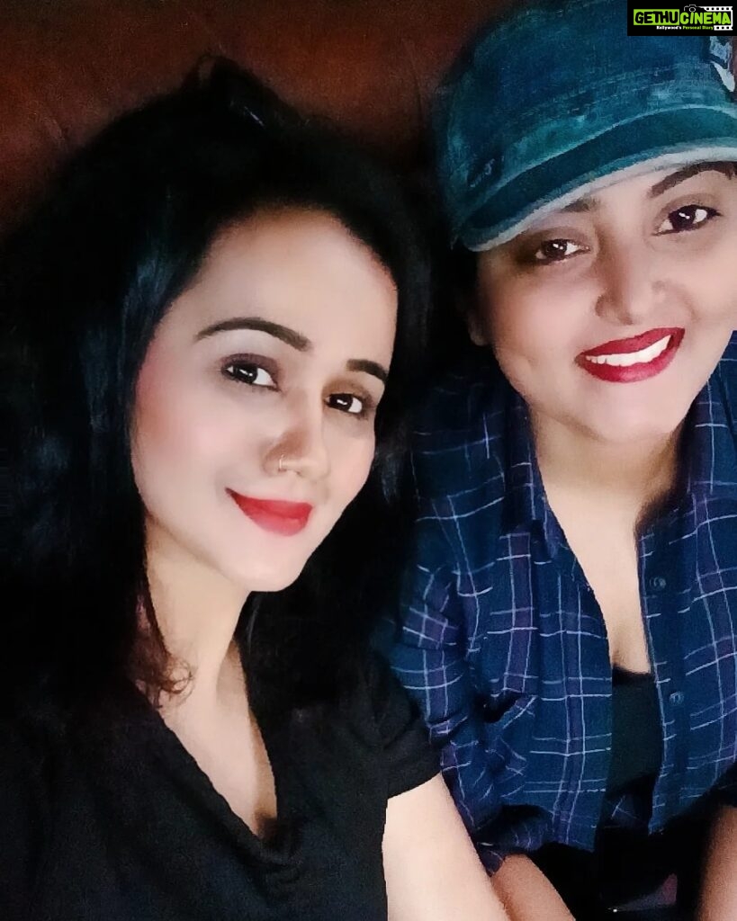 Anjana Singh Instagram - A quick reminder on your special day… well-behaved women rarely make history. So, this year, let’s go even crazier! Happy birthday my partner in crime,my sweetheart @anjana_singh_ (Wishing you little early cos wanted to wish you first and hv to get up at 4 in the morning).